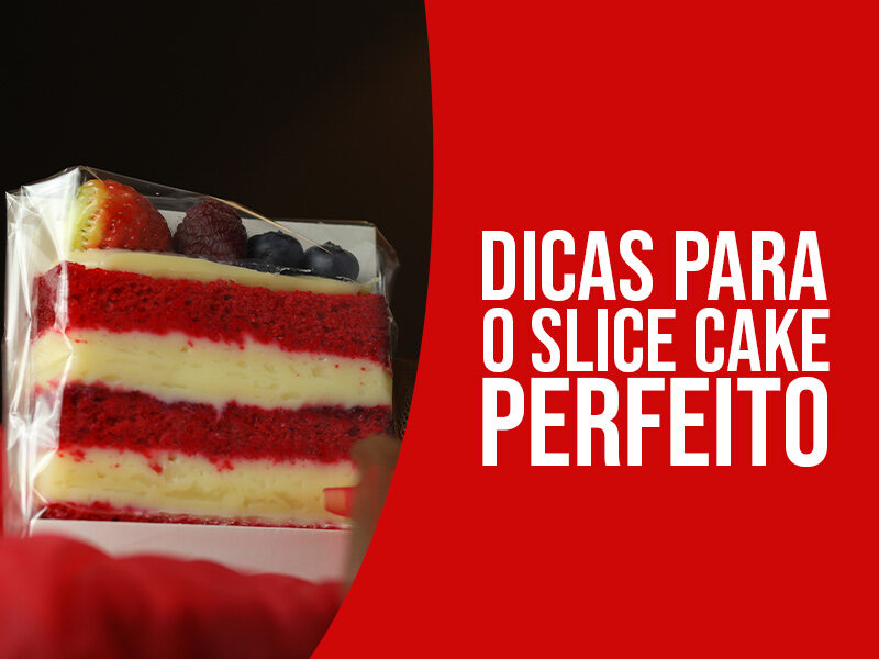 Bolo em fatias (slice cake) red velvet de frutas vermelhas